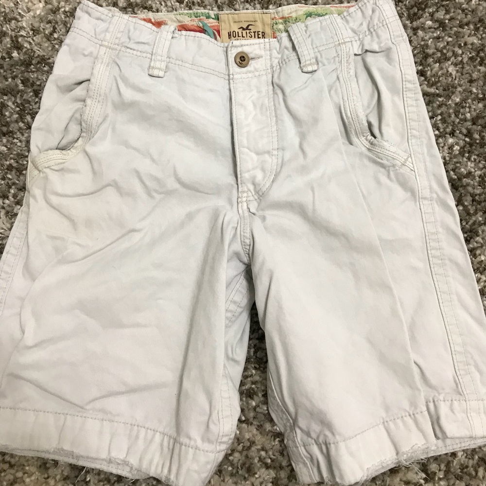 Men’s Hollister White Cargo Shorts - Size 30 Waist